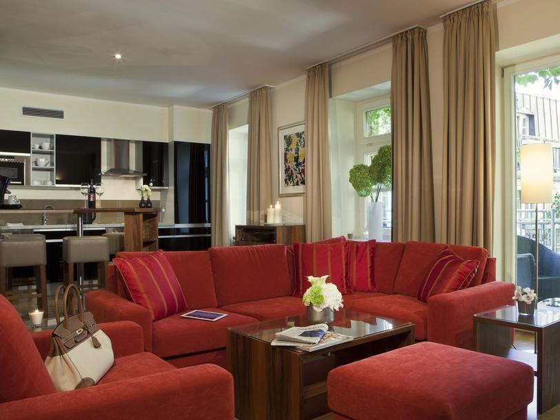 Maximilian & Hotel